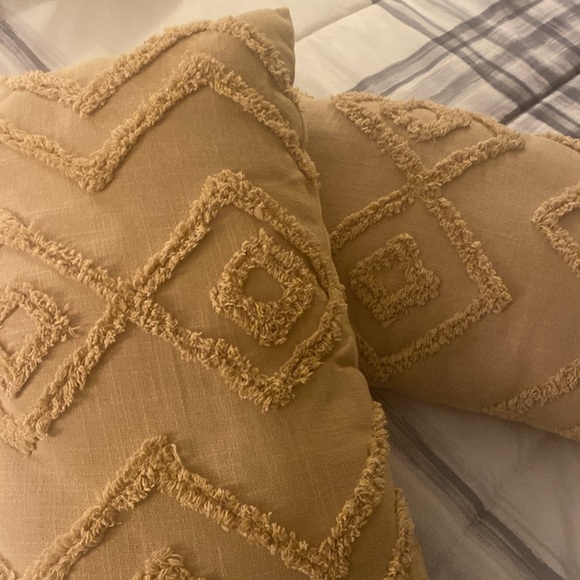 TEXTURED PILLOW SET - Picture 8 of 8